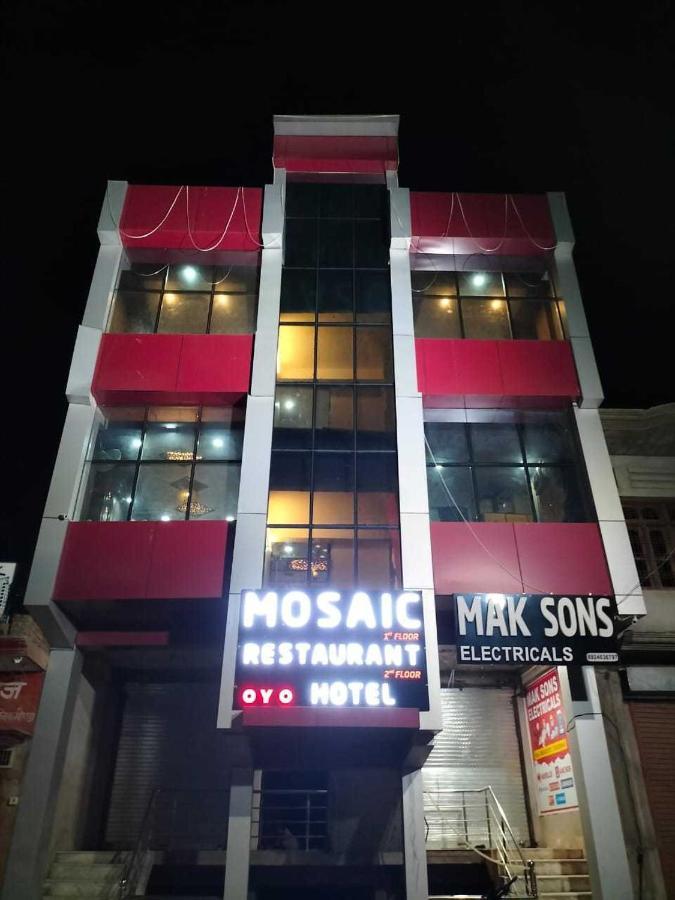 Oyo Mosaic Hotel And Restaurant Gonda Extérieur photo