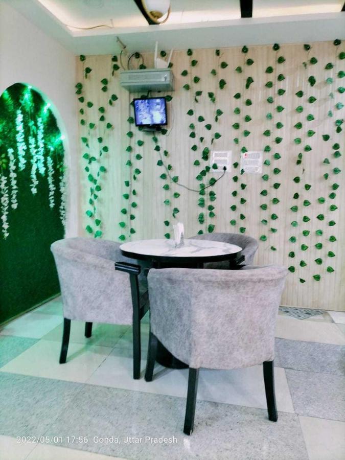 Oyo Mosaic Hotel And Restaurant Gonda Extérieur photo