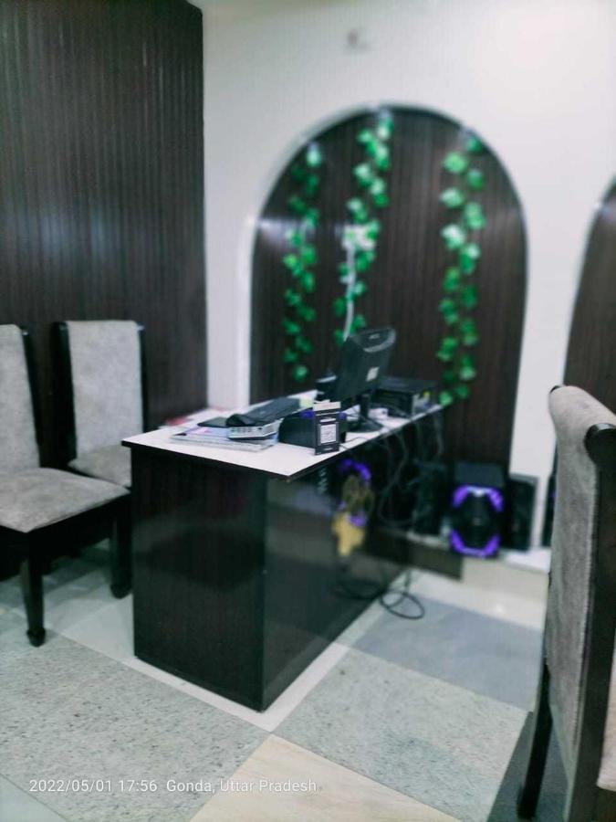 Oyo Mosaic Hotel And Restaurant Gonda Extérieur photo