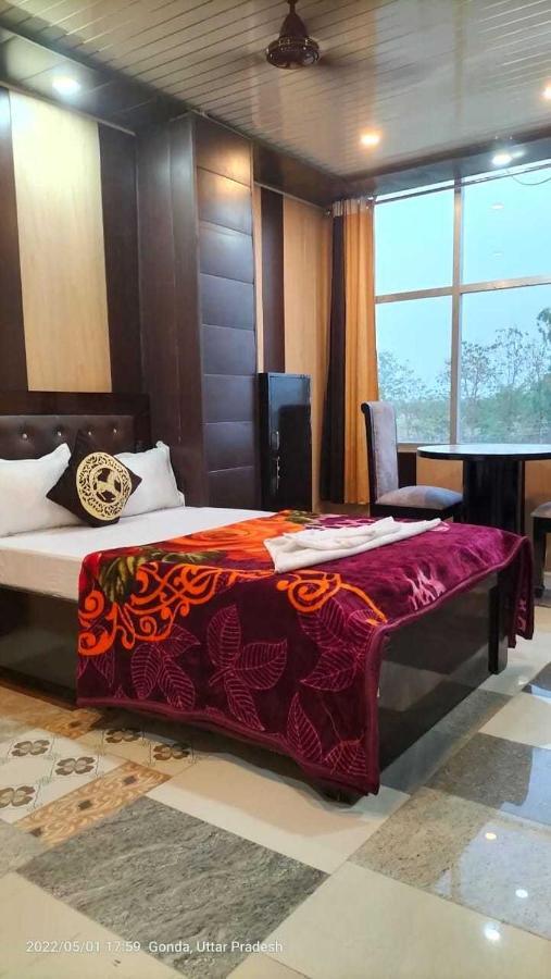 Oyo Mosaic Hotel And Restaurant Gonda Extérieur photo